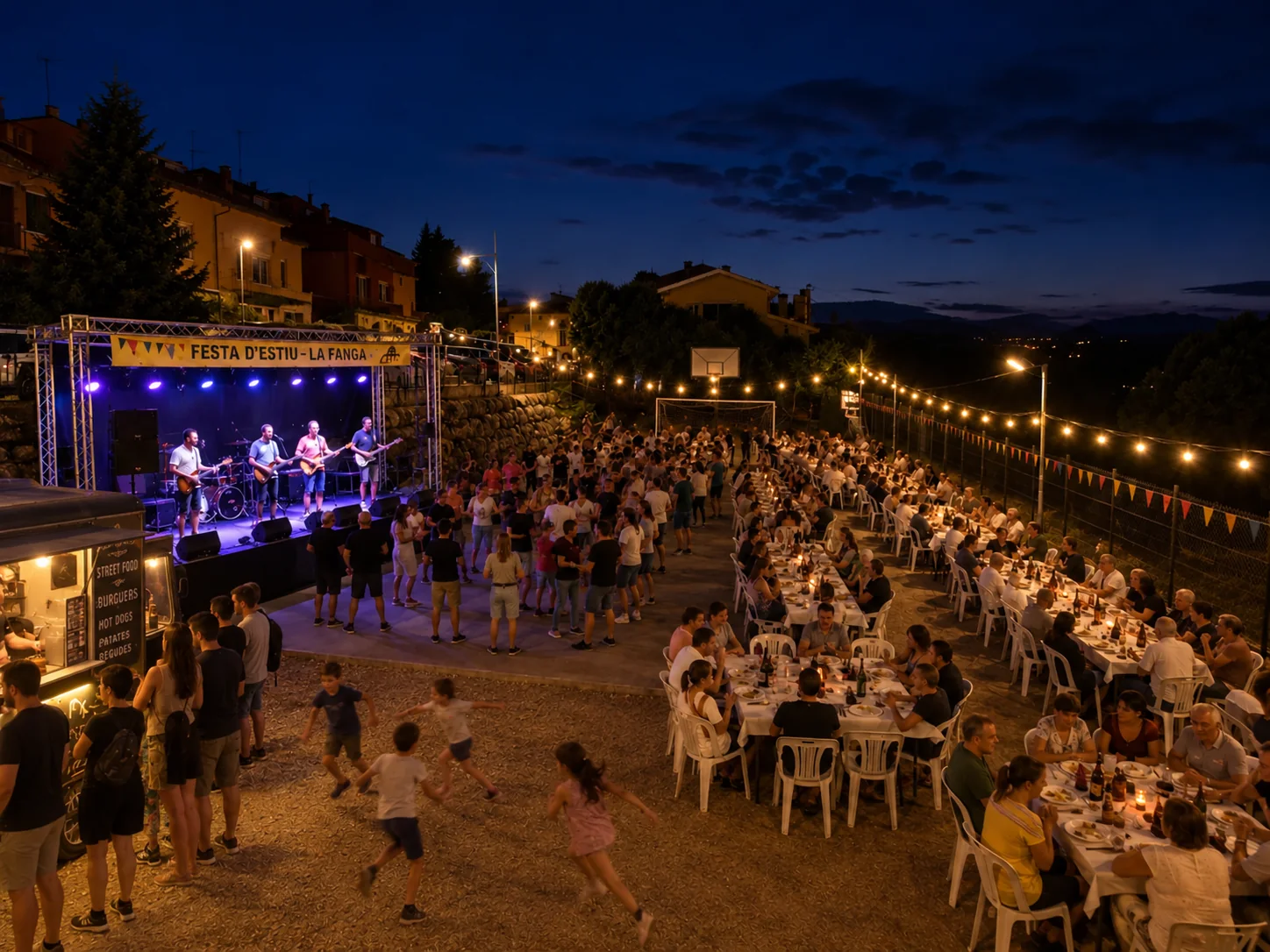 Fotografía de la Festa d'Estiu de La Fanga, con vecinos reunidos al anochecer